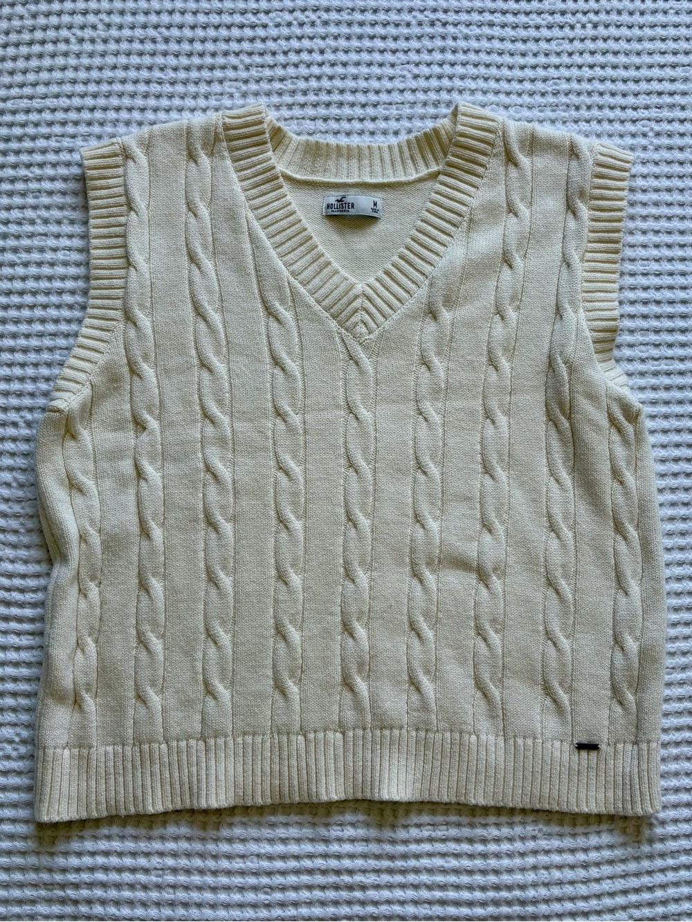 Hollister Women’s Oversized Cable Knit V-Neck Sweater Vest Cream Ivory Size M